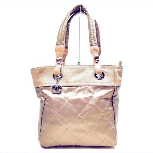🔥CHANEL🔥Gold Quilted Coated Canvas Paris-Biarritz Petite Shopping Tote B… - Picture 3 of 17
